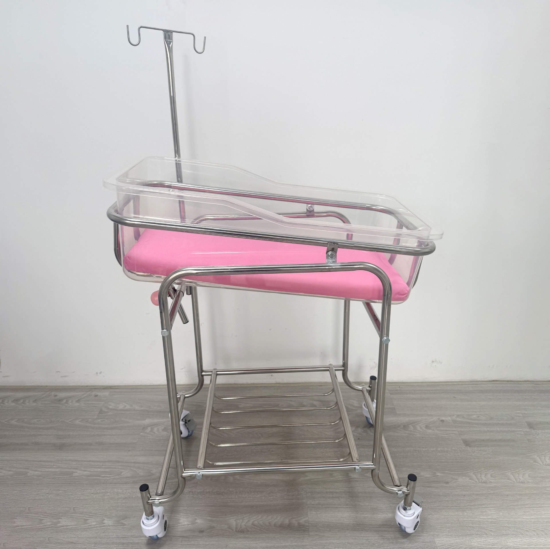 Stainless Steel Baby Bassinet  - Baby Nursery Trolley 评论和价格