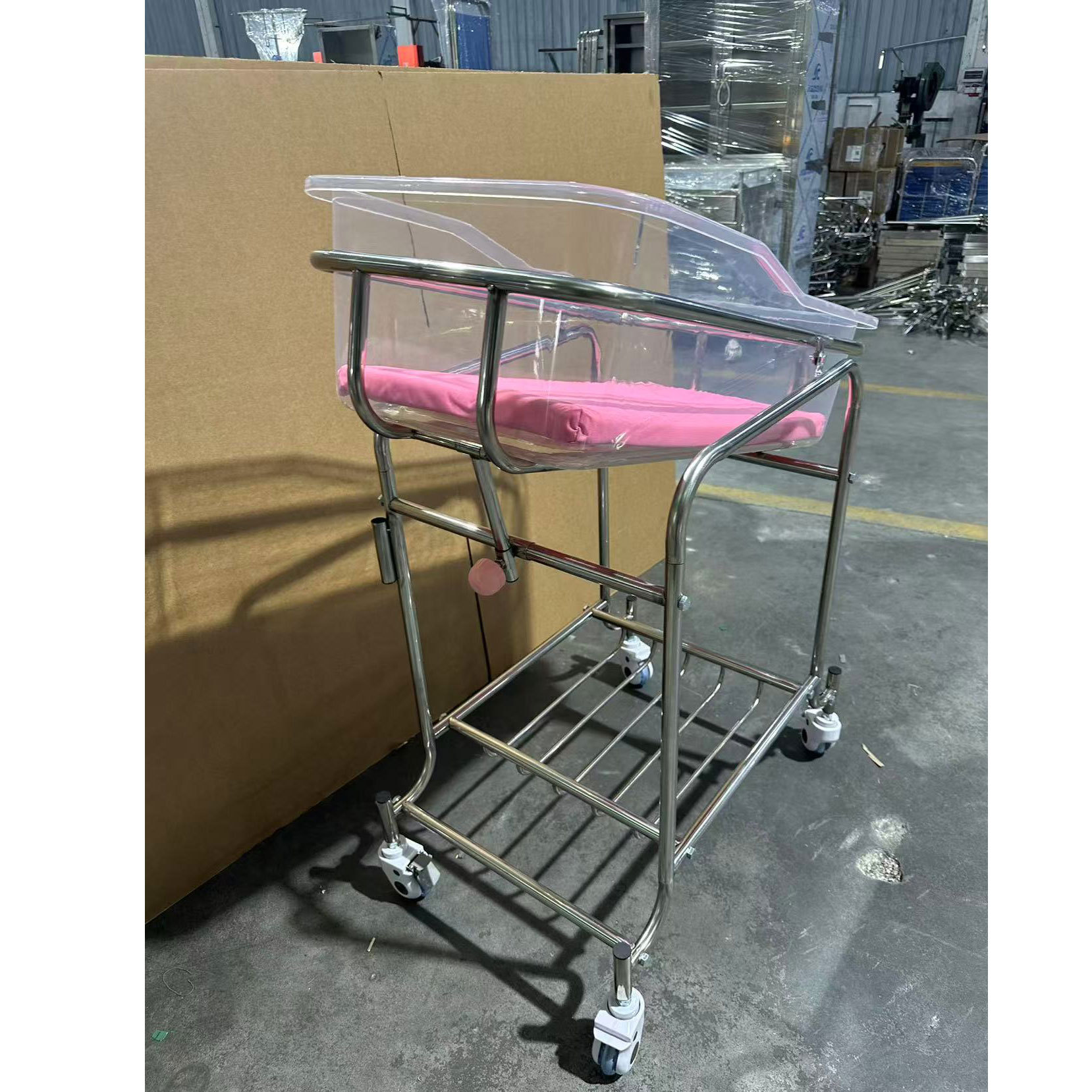 Stainless Steel Baby Bassinet  - Baby Nursery Trolley 评论和价格